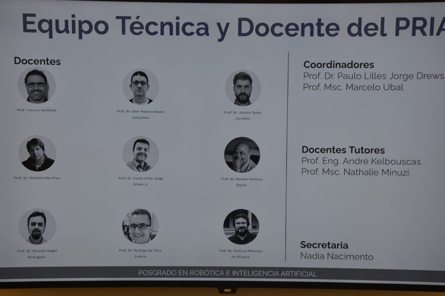 Equipo técnico y docente del Posgrado en Robótica e Inteligencia Artificial (PRIA). Foto: Juan Vique.